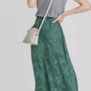 Chic Green Patterned silky skirt 🔥3 for $20